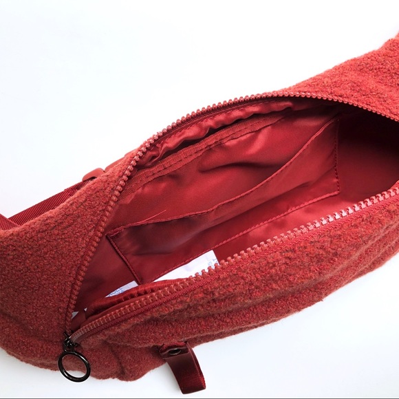Lululemon On the Beat Belt Bag Sherpa Fanny Pack - Picture 11 of 11
